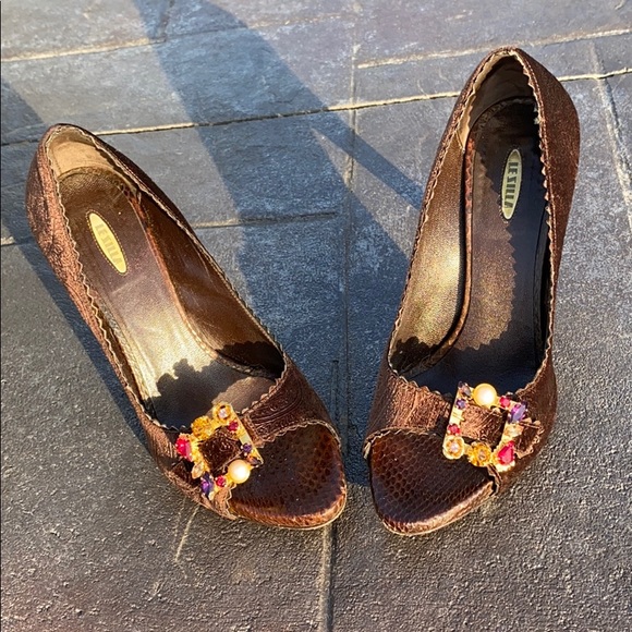 - Le Silla brown velvet brooch heels - Picture 4 of 7